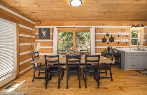 Boone Cabin | Boone/Blowing Rock Mountain View Cabin: Hot Tub, Sleeps 8 - Perfect Getaway!