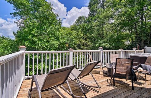 Boone House | Boone Home with Fire Pit - Near App Ski and Sugar Mtn!