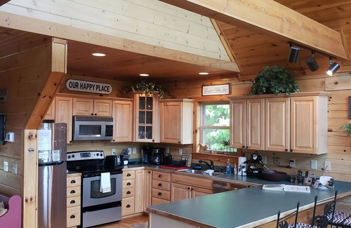 Deep Gap Cabin | Boone is BACK and new LOW rates for our cozy cabin - hot tub, hikes and nature!