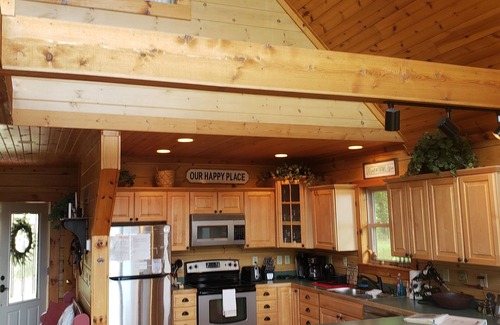 Deep Gap Cabin | Boone is BACK and new LOW rates for our cozy cabin - hot tub, hikes and nature!