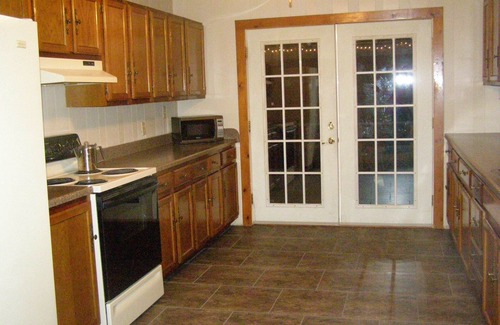 Bluff City House | Boone Lake Bungalow. Cozy, Comfortable and Convenient.