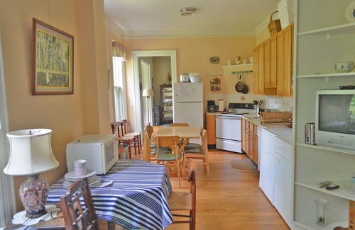 Manchester-by-the-Sea House | Booth Cottage: Private Path to Singing Beach