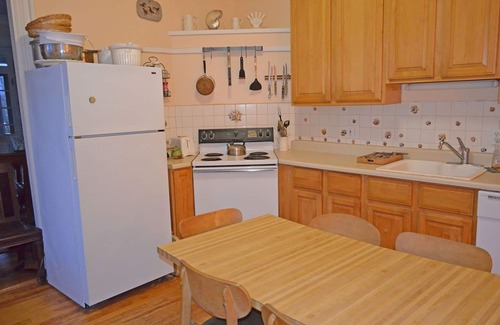 Manchester-by-the-Sea House | Booth Cottage: Private Path to Singing Beach