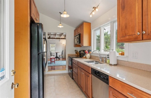 Boothbay Harbor Cottage | Boothbay Harbor Cottage Overlooking Mill Cove