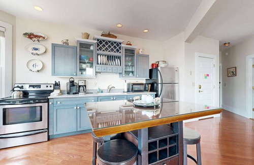 Boothbay Harbor Apartment | Boothbay Harbor Flat in the heart of Nightlife, Shopping, Boating Excursions