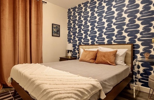 Granada Hills South House | "BOP" 5 Star Hospitality, you deserve it