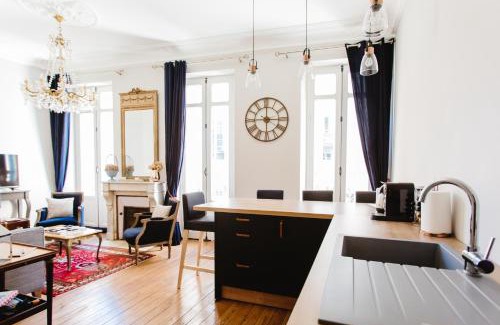 Hotel de Ville - Quinconces Apartment | Bordeaux Saint André - elegant, central and quiet