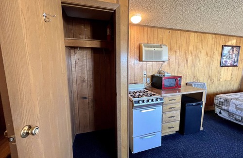 White Pine County Hotel | Border Inn Casino