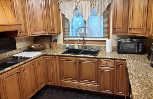 Red Hill House | Borders Coastal Carolina University 25 min from beach. Quiet neighborhood.