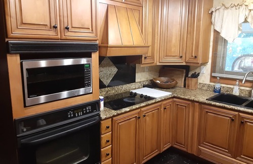 Red Hill House | Borders Coastal Carolina University 25 min from beach. Quiet neighborhood.
