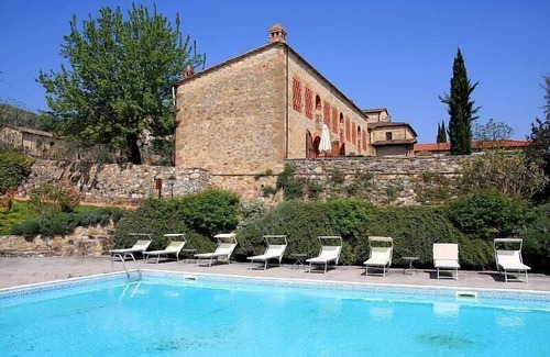 Bucine House | Borgo Bello B: A welcoming apartment in the characteristic style of the Tuscan countryside.
