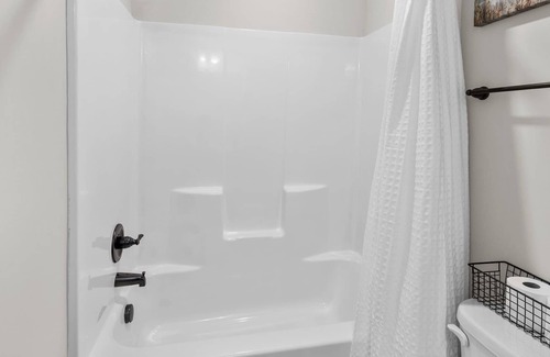 Swansboro House | @BoroLife Luxe 2BR 2.5 BA Townhome