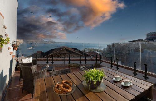 Kabatas Apartment | Bosphorus view-Airport shutle-High Speed WIFI-Private parking