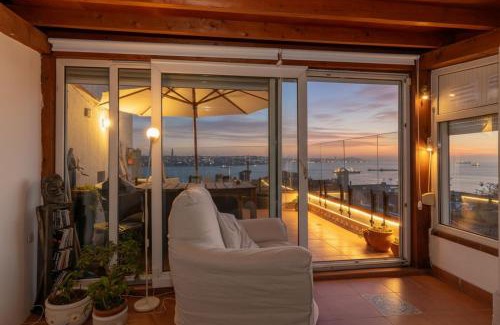 Kabatas Apartment | Bosphorus view-Airport shutle-High Speed WIFI-Private parking
