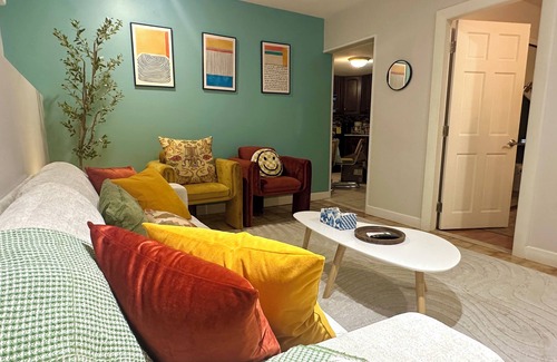 Revere Apartment | Boston Cozy 4BD/15min to Downtown/Airport + Backyard and Parking
