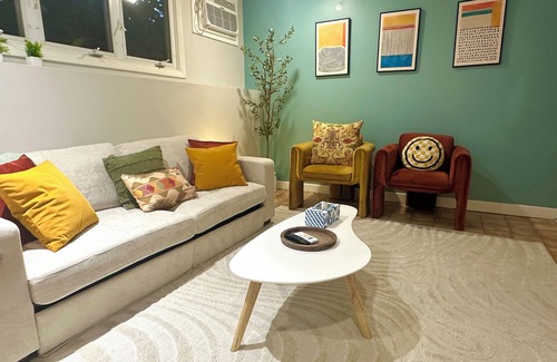 Revere Apartment | Boston Cozy 4BD/15min to Downtown/Airport + Backyard and Parking