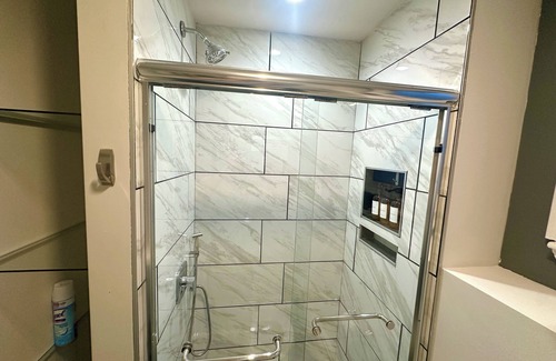 Revere Apartment | Boston Cozy 4BD/15min to Downtown/Airport + Backyard and Parking