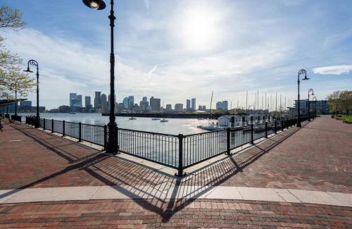 Jeffries Point Apartment | Boston Skyline Stay 1BR with City Views