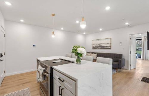 Jeffries Point Apartment | Boston Skyline Stay 1BR with City Views