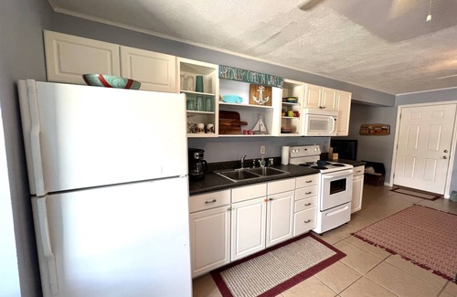 Lanark Village House | Bosun Joe's Boathouse 2BR/2BA close to boatramp