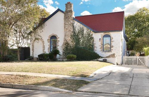 Castle Hills House | Botanica - A Birdy Vacation Rental