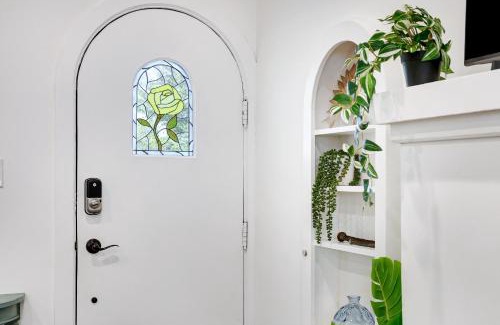 Castle Hills House | Botanica - A Birdy Vacation Rental