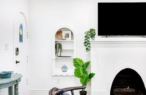 Castle Hills House | Botanica - A Birdy Vacation Rental