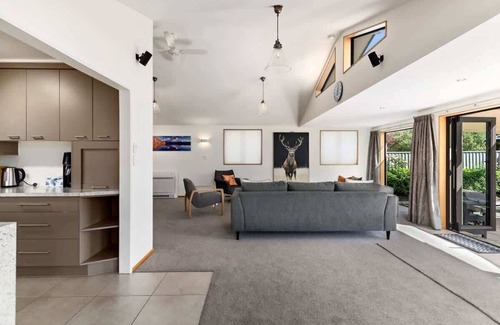 Arrowtown House | Botanical Bliss Summa