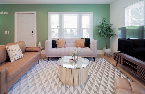Westwood House | Botanical Bungalow Under 2 mi to Downtown WMU K College