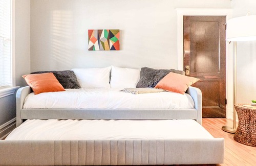 Southwest Garden House | Botanical Gardens | Sleeps 12 / ABODEbucks