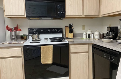 Gainesville Condo | Botanical Retreat: King Comfort & Poolside Peace