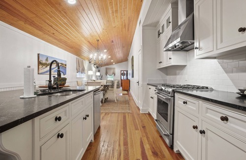 Biloxi House | Bottlebrush on Bowen - the perfect location in Ocean Springs. Walk to downtown!