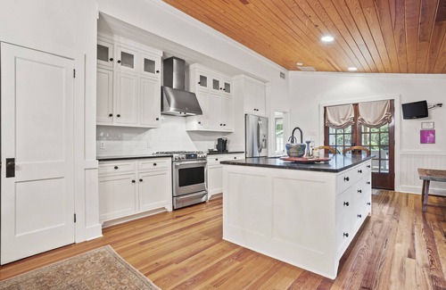 Biloxi House | Bottlebrush on Bowen - the perfect location in Ocean Springs. Walk to downtown!