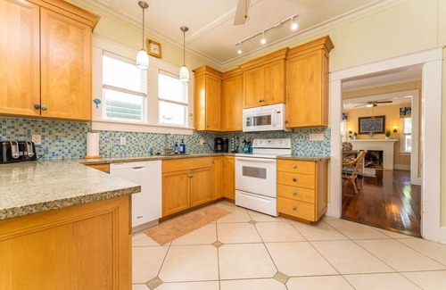 The Meadows House | BOTTOMS UP BUNGALOW - PERFECT 2 Bed/2 Bath PRIVATE POOL