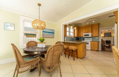 The Meadows House | BOTTOMS UP BUNGALOW - PERFECT 2 Bed/2 Bath PRIVATE POOL