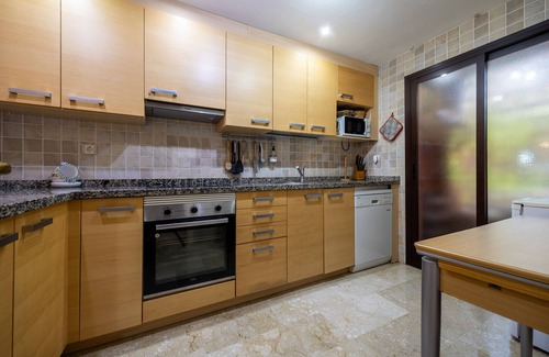 Buenas Noches Apartment | Bougainvillea Retreat, Spacious Terrace & Parking