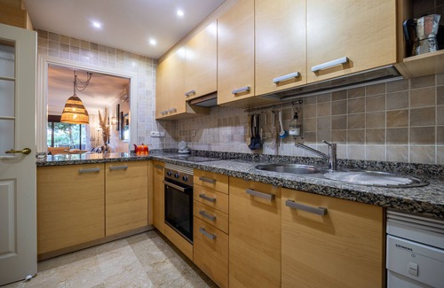 Buenas Noches Apartment | Bougainvillea Retreat, Spacious Terrace & Parking