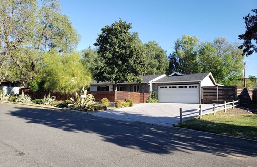 Thousand Oaks House | Bouganvilla 4-bedroom, 2-baths, single family house