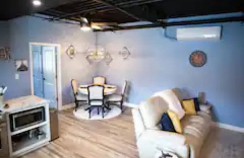 Gainesboro Apartment | Bougie BeBe - Beautiful Apartment on the City Square