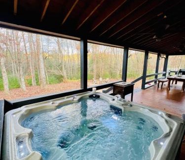 My Mountain House | Bougie Bungalow - Cozy Cabin on 2 Acres