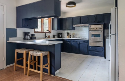 South Boulder House | Boulder Basecamp – 6BR Home w/Deck & Views