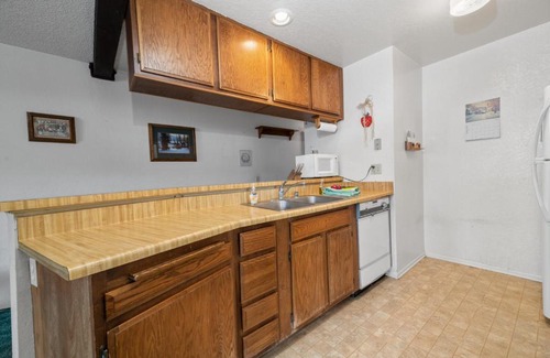 Boulder Bay Apartment | Boulder Bay Chalet Condo-Mountain charm condo with lake view and WIFI, condo