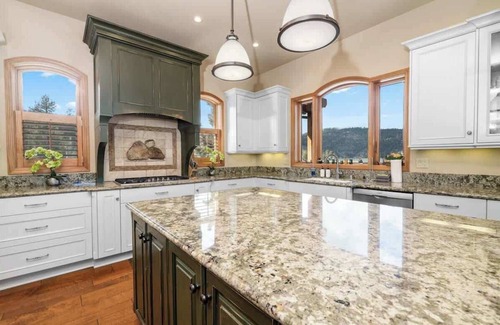 Boulder Bay House | Boulder Cove Lakefront Estate Kayaks & SUP