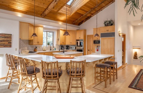Eagle Mountain Estates House | Boulder Estate. 3 Story Home, Game room, Great Hot Tub with Stunning Views