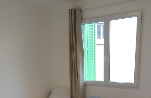 3rd Arrondissement Apartment | Boulevard Bouès, YELLOW Apartment