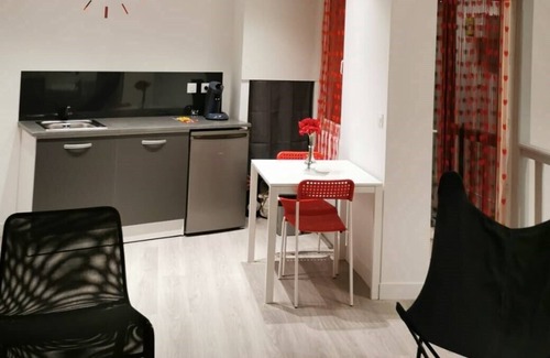 La Belle de Mai Apartment | Boulevard de la Thesis, GRAY APARTMENT - LOVE SUITE