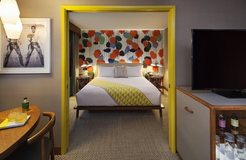 Venice Hotel | Boulevard Mega King Suite at The Kinney Venice Beach!