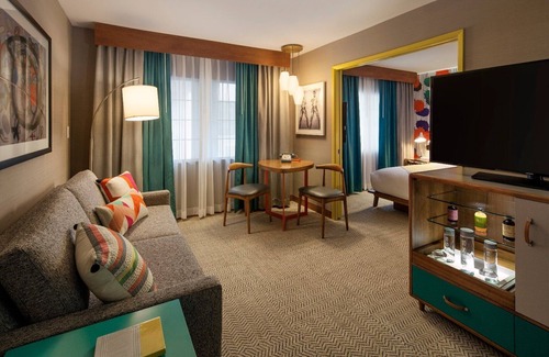 Venice Hotel | Boulevard Mega King Suite at The Kinney Venice Beach!