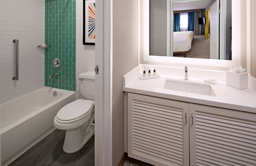 Venice Hotel | Boulevard Mega King Suite at The Kinney Venice Beach!