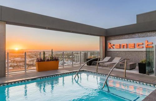 Downtown Phoenix Apartment | Boulevard Stays Downtown Highrise STU Sky Pool Parking Gym 15